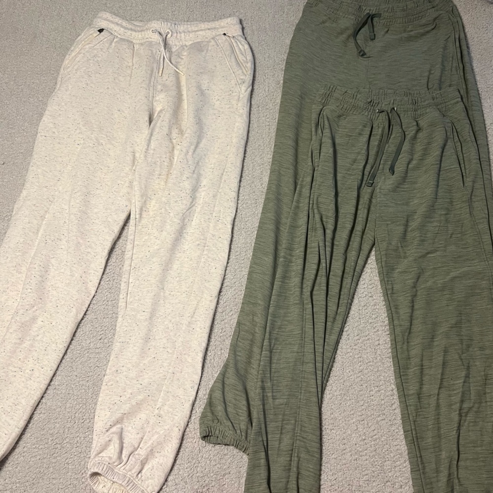 3 pairs girls joggers.